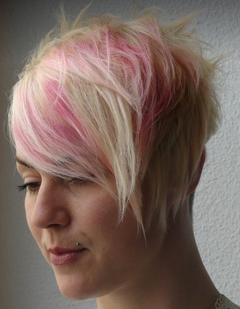 asymetryczne fryzury krótkie uczesanie damskie zdjęcie numer 9A
